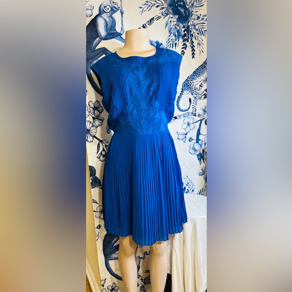 SALE**Ted Baker Vibrant Blue Pleated Midi A-Line Dress w Front/Shoulder Lace